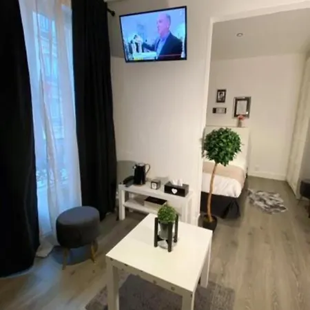 Hotel Le 23 Clichy